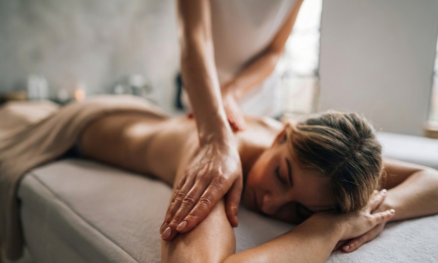 Image 3: Soin du corps et lâcher-prise : massage sur mesure