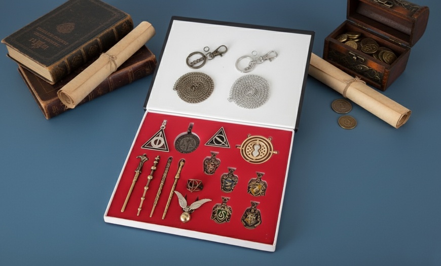 Image 1: Set di pendenti magici con design classico