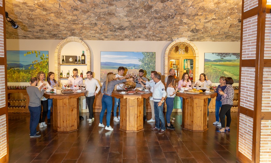Image 17: Visita guiada a bodega con cata de 4 vinos, 2 AOVE y embutidos