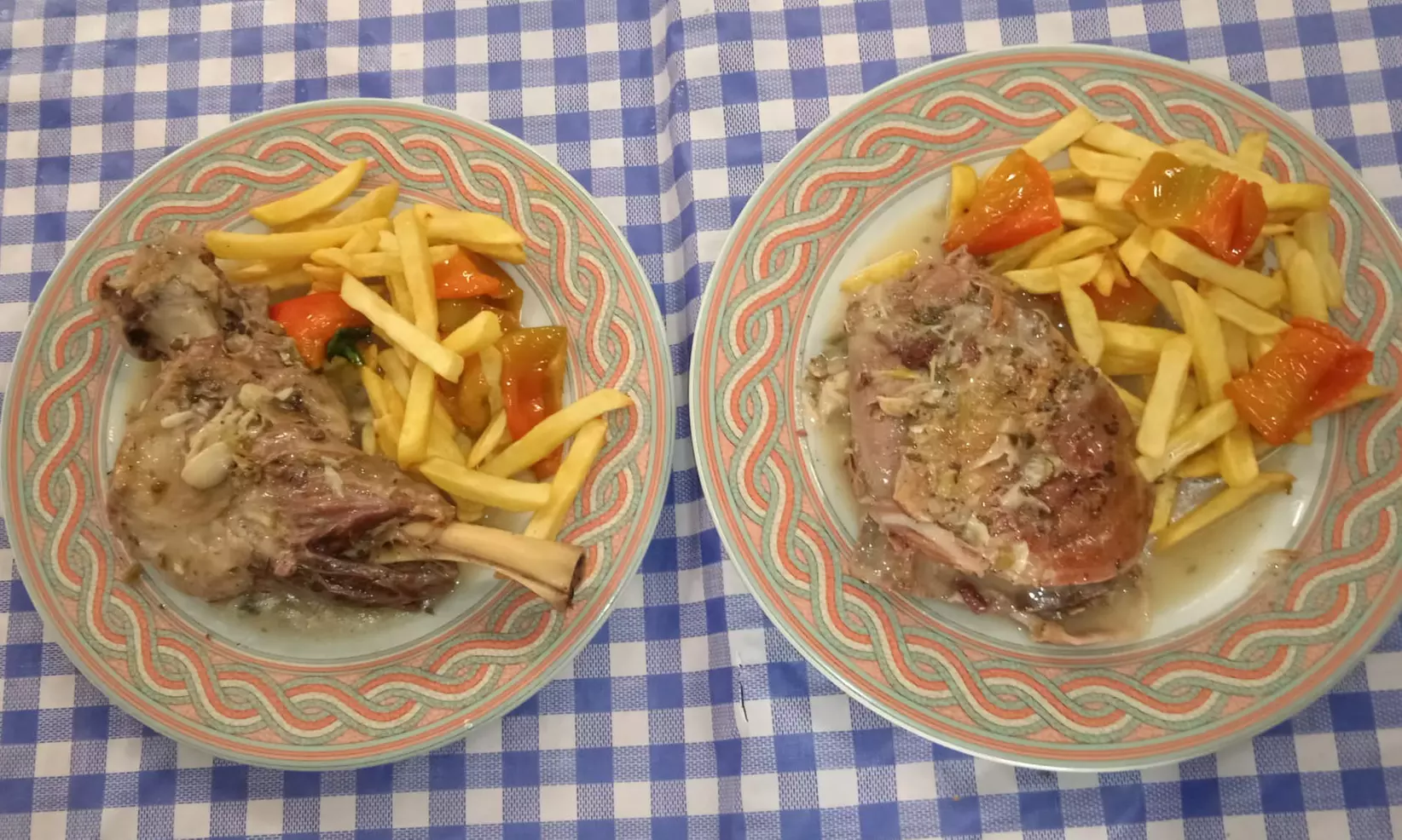 Menú a elegir entre mar y montaña o paletilla para 2 con vino