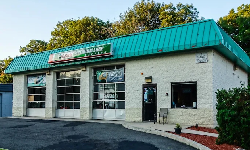 Image 2: Up to 24% Off on Oil Change at Castrol Premium Lube Express