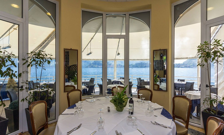 Image 13: Piscina e pranzo al lago di Como