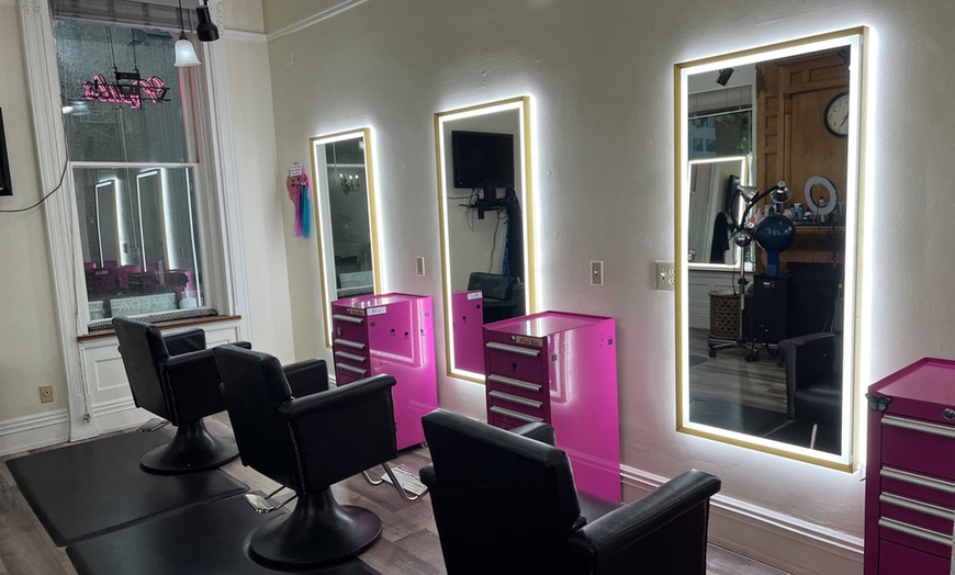 Image 3: Eyelash lift and tint services for darker, voluminous lashes