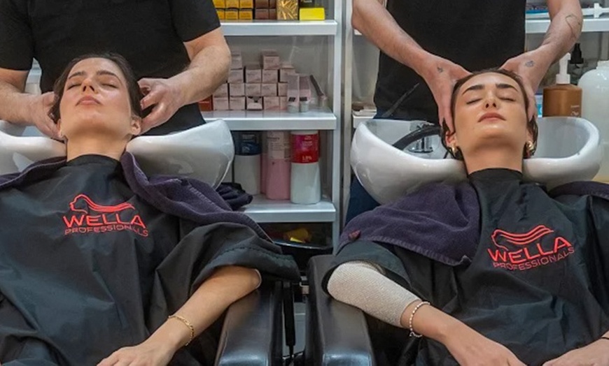 Image 2: Peluquería con corte, peinado y tratamiento a elegir para 1 persona