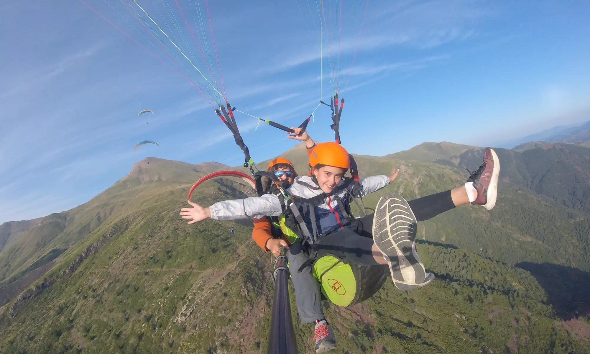 Vuelo en parapente desde el despegue oficial más alto de España