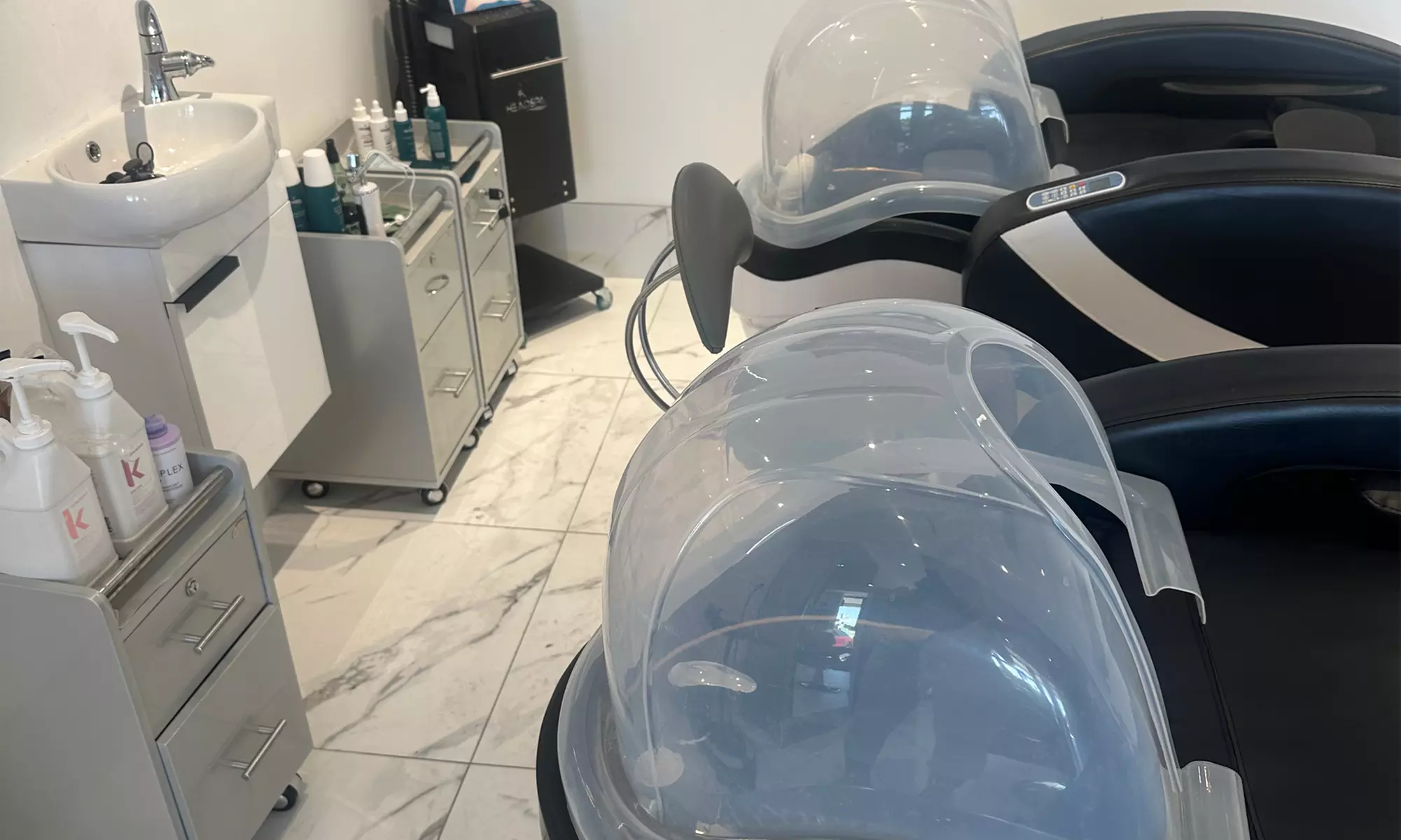 Accent-Highlights, Blow Dry, Styling, Men's or Women's Haircut- 30 Min