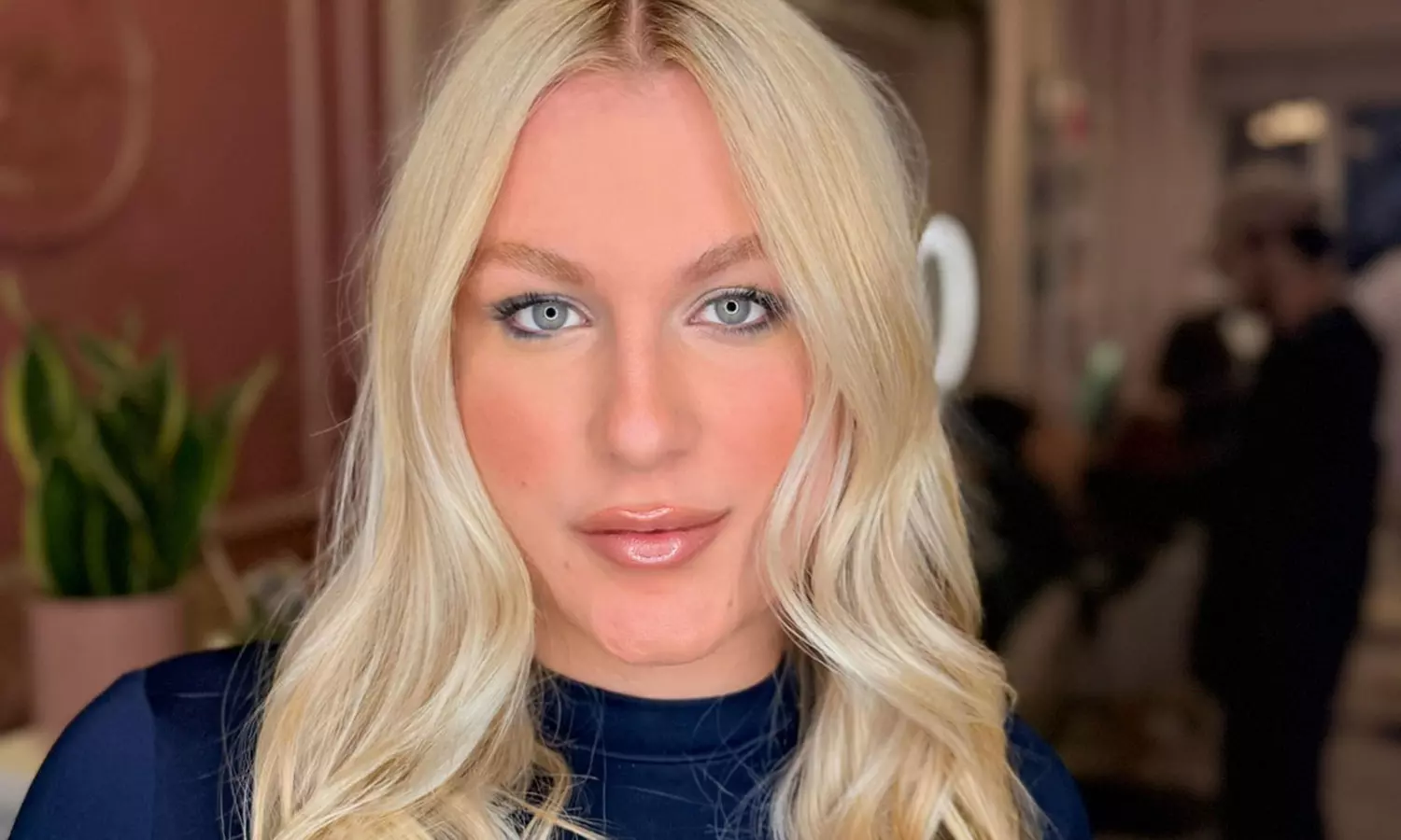 Get a Hair Wash, Conditioning & Blowdry with Cut or Brazilian Keratin