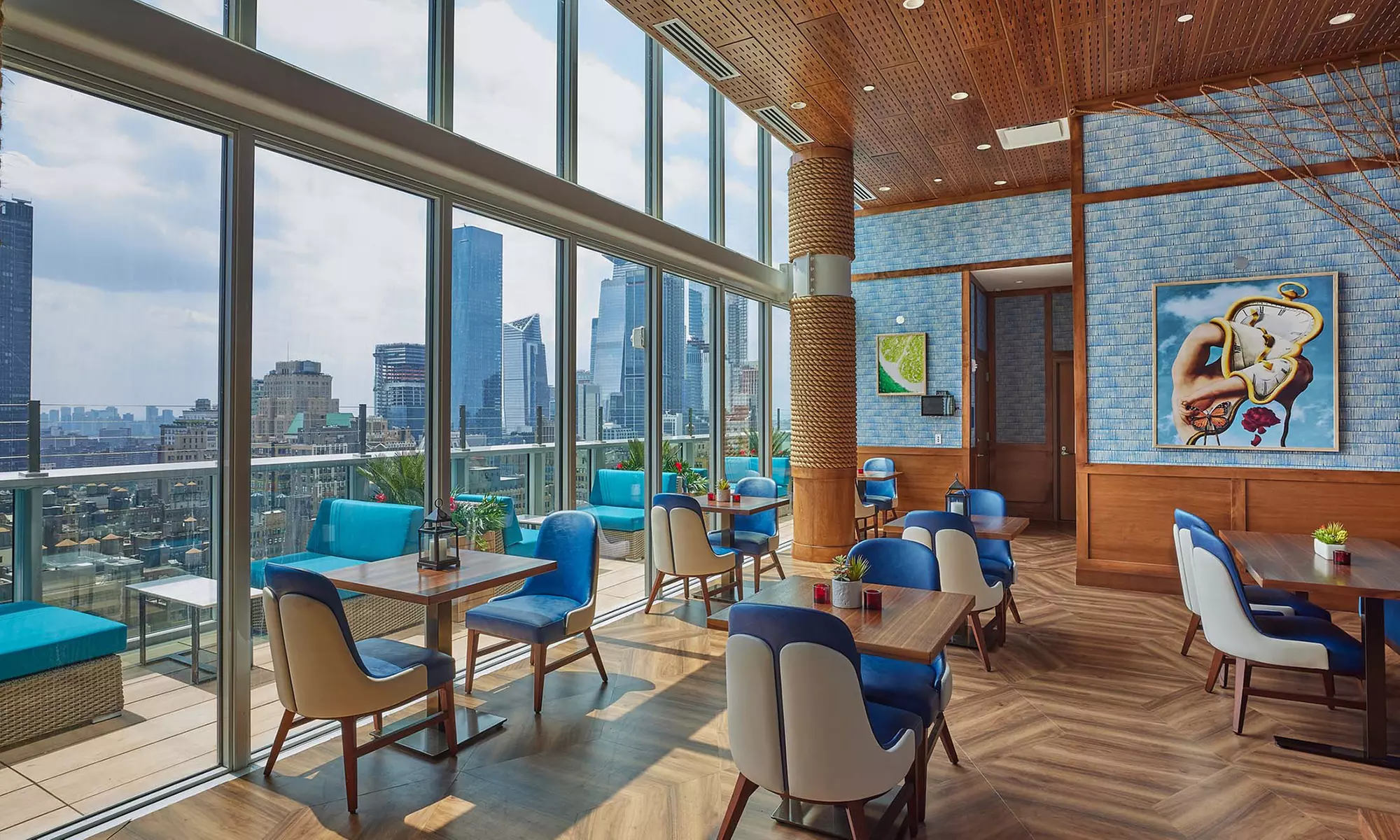 Resort in Midtown Manhattan with Rooftop Pool