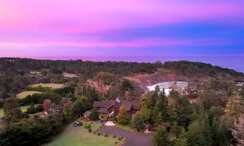Relax in spa-inspired luxury on the Mendocino Coast