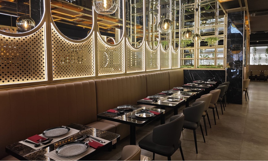 Image 12: ¡Directos a Japón! Menú de sushi a compartir para 2 o 4 personas