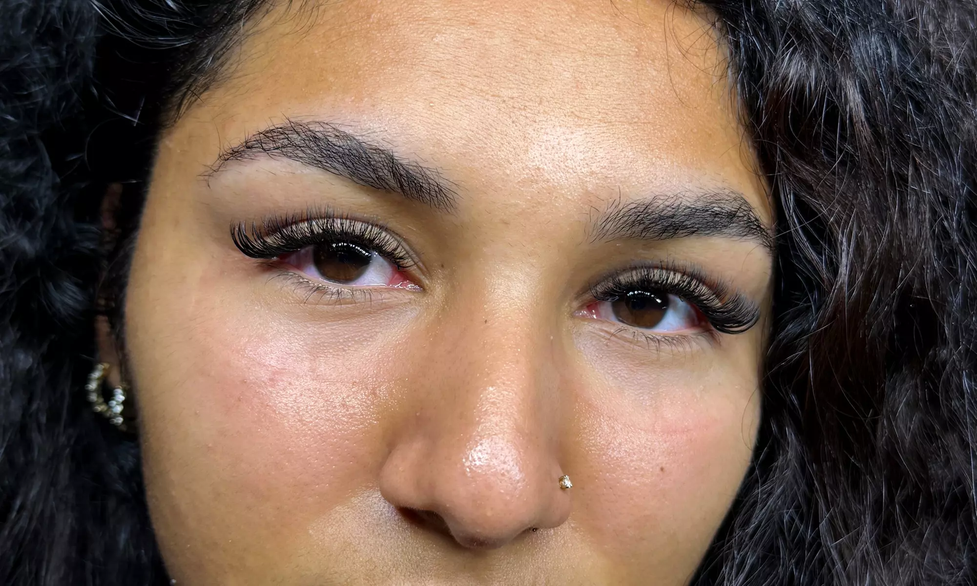Renew w/ Full set Classic or Hybrid Eyelash Extensions w/ 2 week Fill