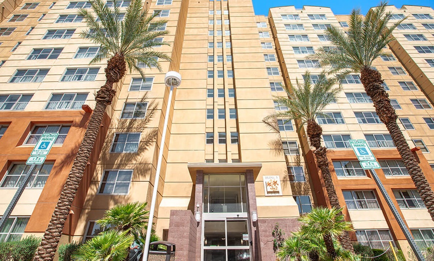 Image 2: Relax, unwind, and enjoy easy access to the Las Vegas Strip