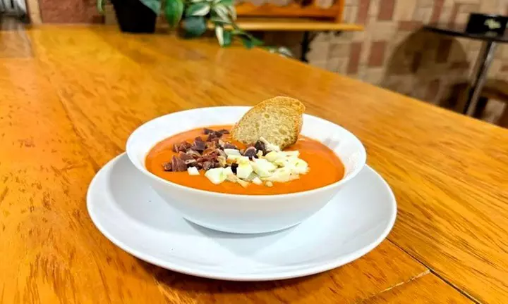 Sabores llenos de autenticidad: menú completo para 2 o 4 con opción a botella de vino, ahorra hasta un 38% - Primary Image