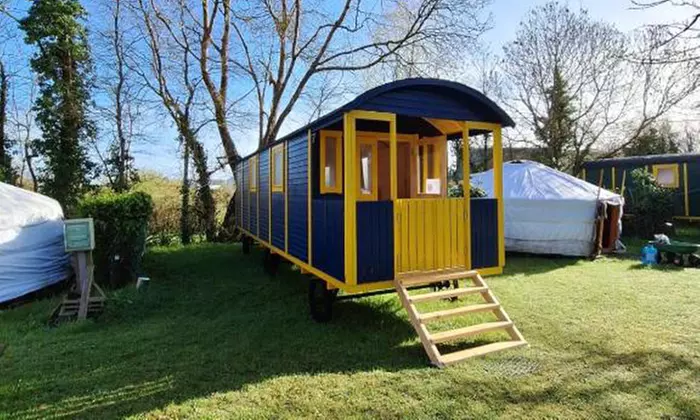 Proche Saint-Malo : yourte ou roulotte avec petit-déjeuner