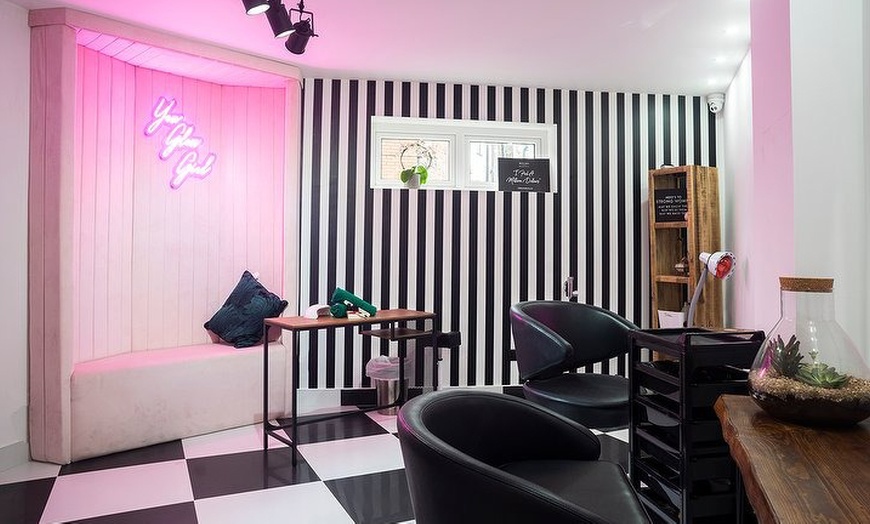 Image 5: Relax w/ Aromatherapy or Swedish/Deep Tissue Full Body Massage(55 min)