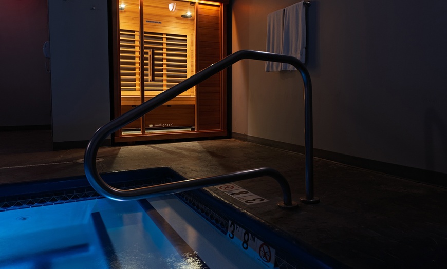 Image 4: Private, In-Room Swimming Pools at Belamere Suites Hotel