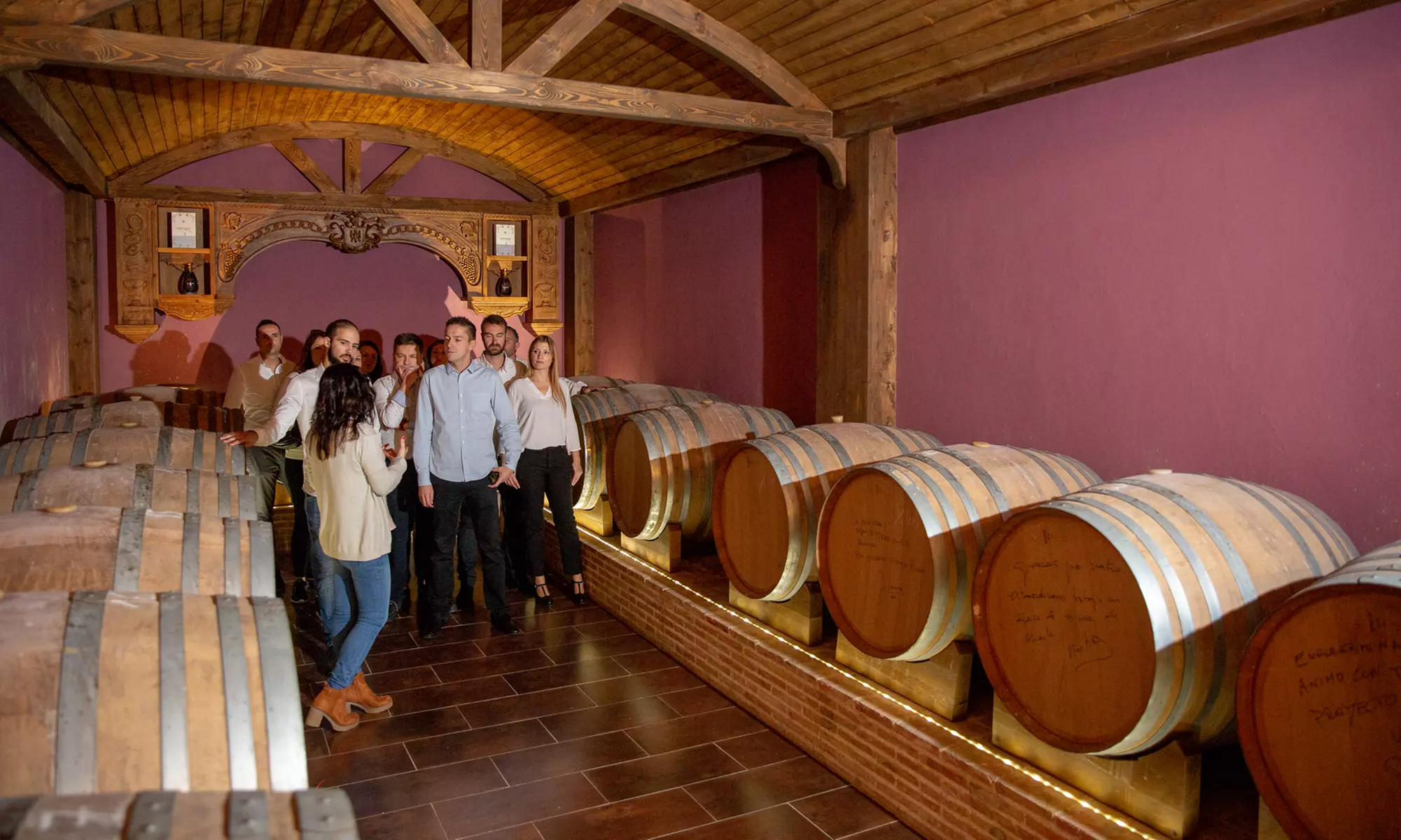 Visita guiada a bodega con cata de 4 vinos, 2 AOVE y embutidos