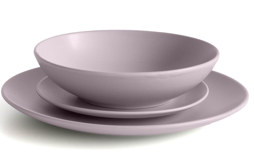 Image 6: Servizio di 18 piatti in porcellana