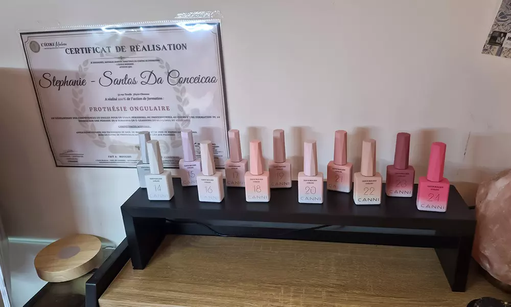 Beauté des mains et pieds, vernis semi-permanent ou ongles capsules