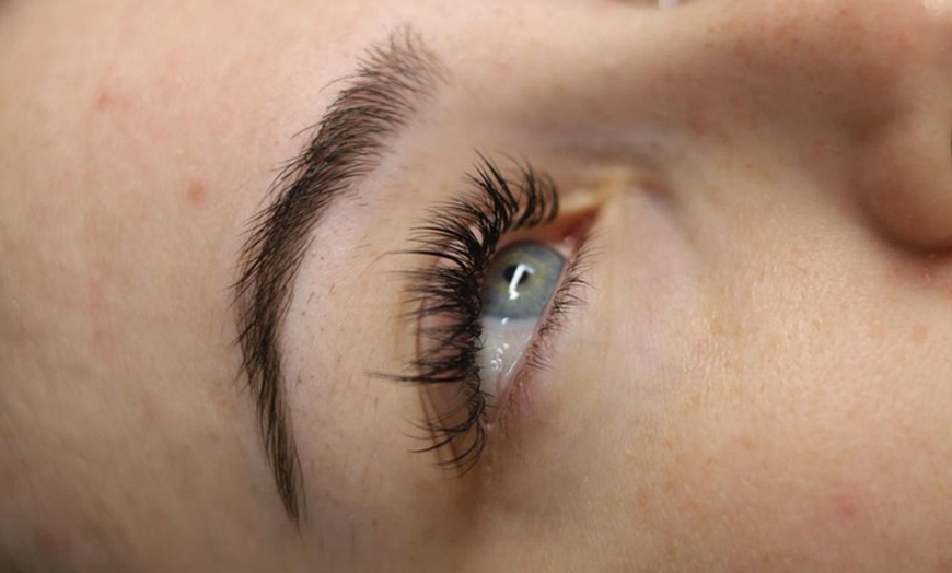 Image 3: Extensiones de pestañas pelo a pelo volumen natural, 2D o 3D