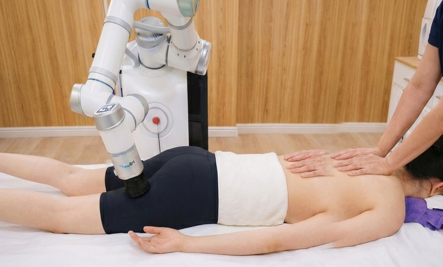 Image 7: 70-Minute AI and Therapist Hybrid Massage with Red Light Recovery