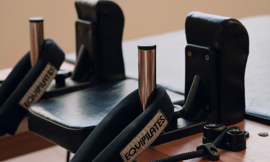 Image 8: 2, 4 o 6 clases de 1 hora de pilates con máquinas Reformer