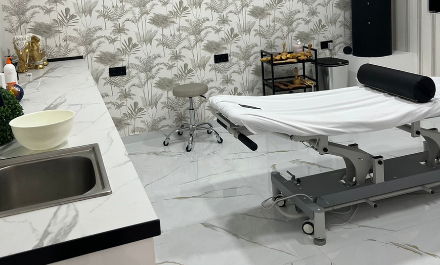 Image 2: Masaje corporal relajante de 30 o 60 minutos 