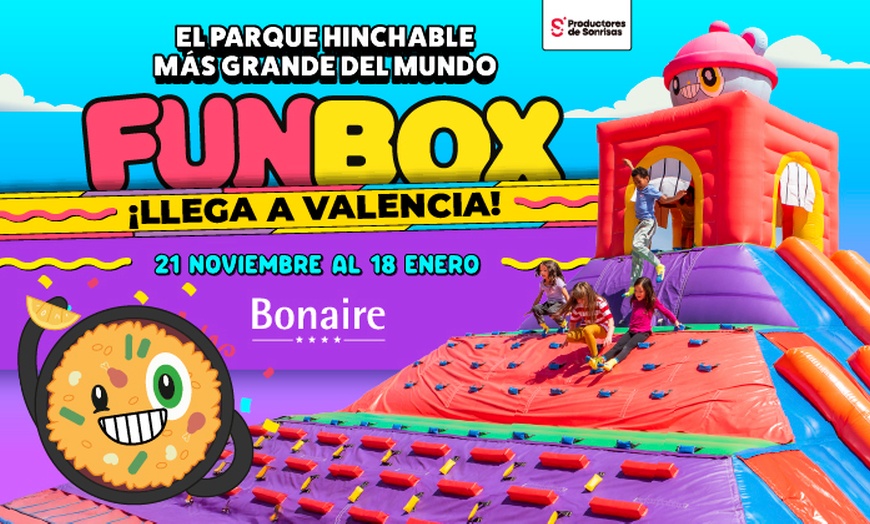 Image 1: Parque hinchable FunBox: una entrada para adulto o niño en diciembre