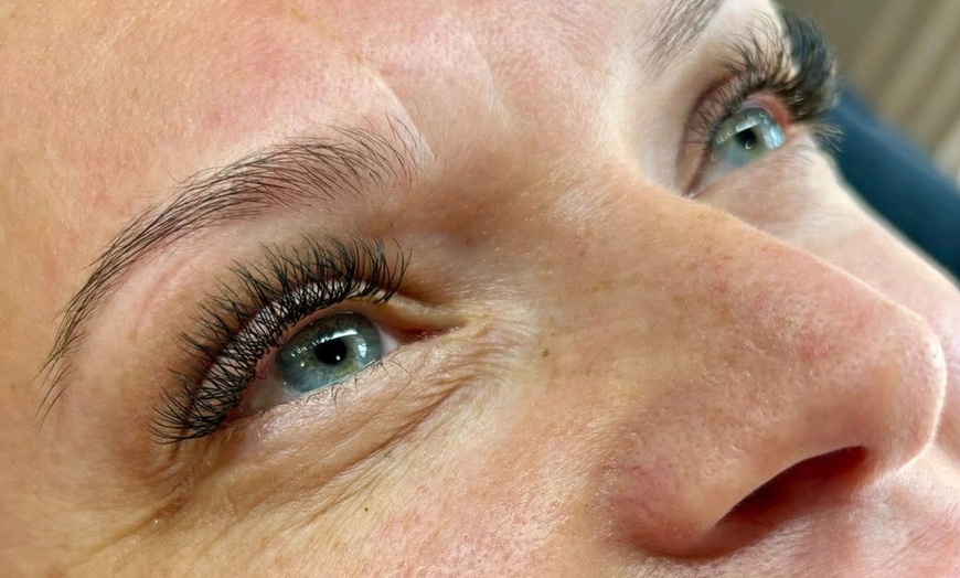 Image 2: Get a Full Set of Eyelash Extensions Any Style or Lash Lift & Tint 