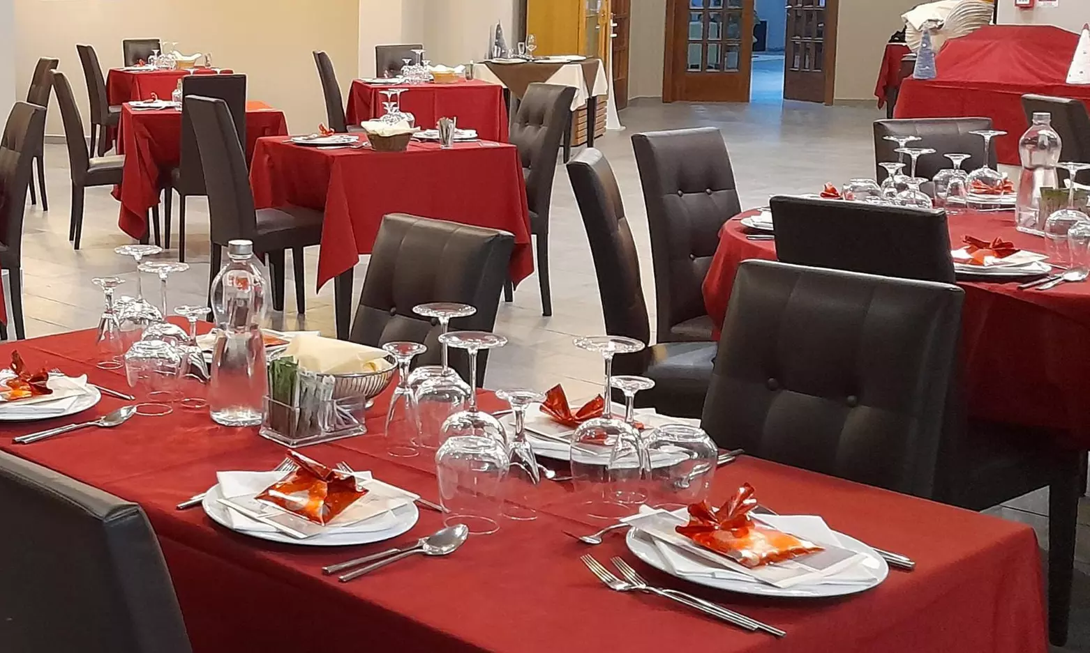 Marche: soggiorno con colazione, mezza pensione, grotte o massaggio