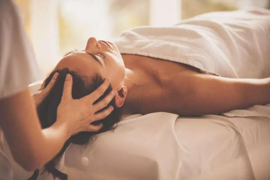 30-Minute Scalp to Sole Reset with Reggie at Pynk Monky