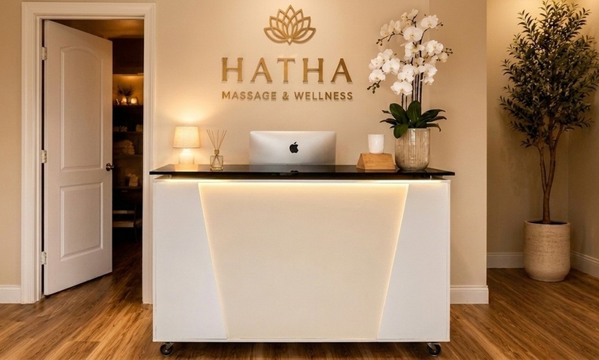 Image 2: 30, 60, or 90-Min Couples Full Body Massage