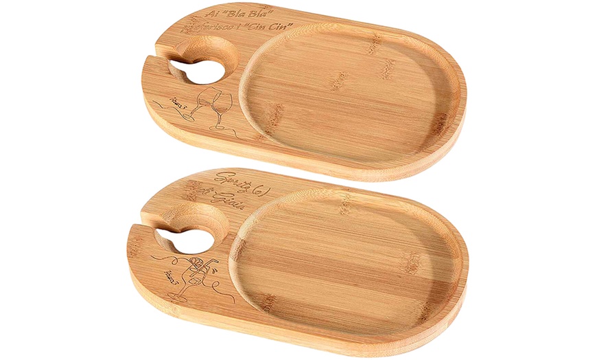 Image 4: Set di 2 taglieri in bambù con portabicchiere