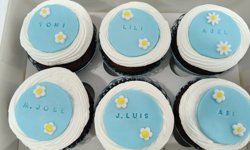 Image 8: Taller de repostería con una copa de vino para 1, 2 o 5 personas