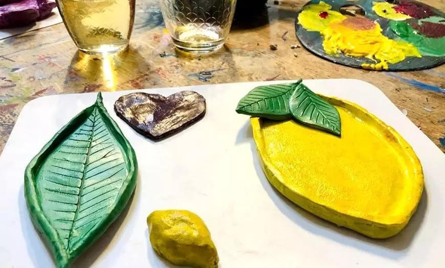 Image 3: Taller de cerámica o pintura a elegir con 2 copas de vino para 1 o 2
