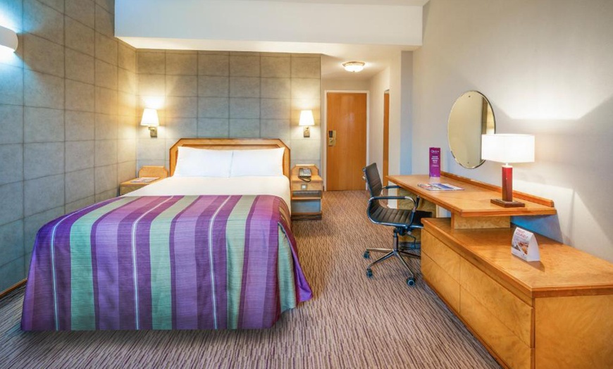 Image 3: Plymouth: 4* Standard Double Room Stay w/ Breakfast, Drink, and More