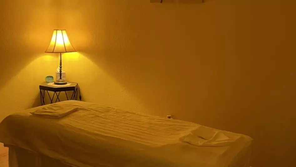 60-Min Full Body Massage w/ Free Hot Stone & Body Scrub