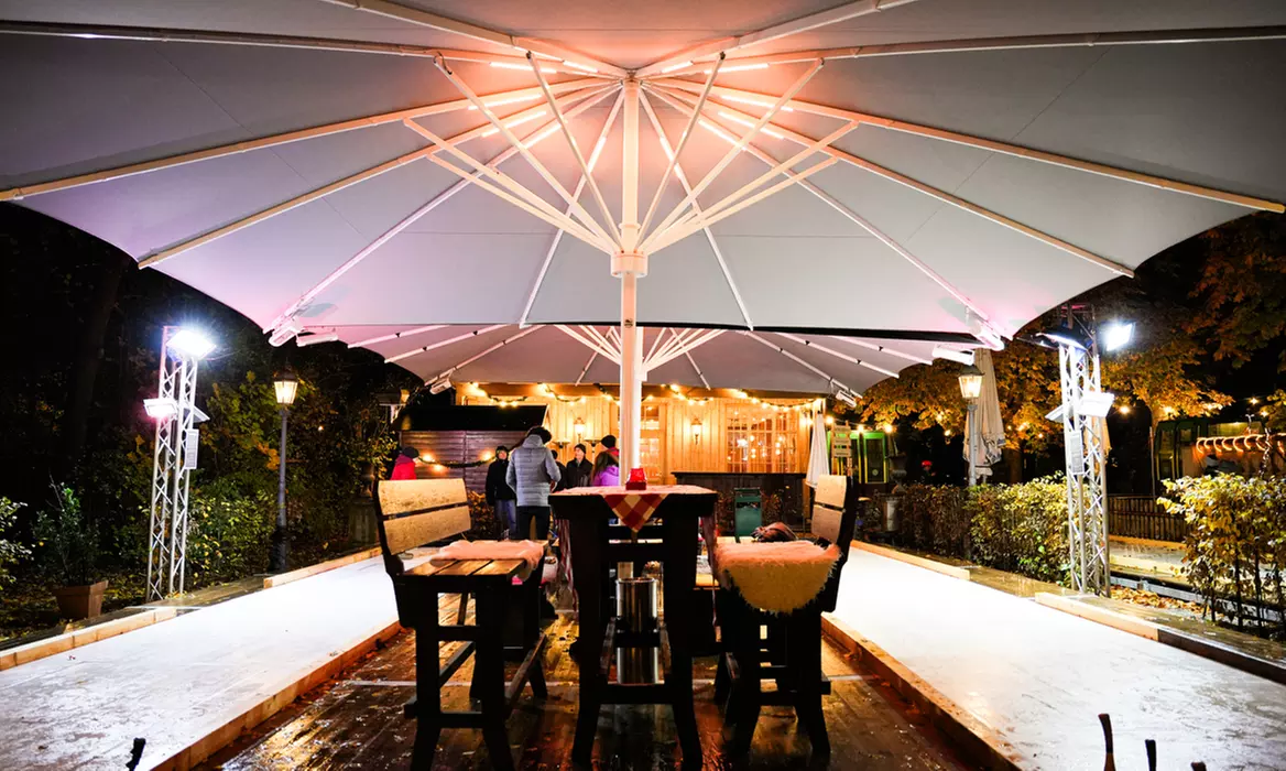 1 Std. Eisstockschießen im Winterbiergarten für bis zu 12 Personen