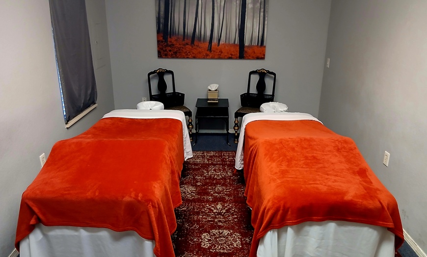 Image 3: Unwind Together: 60, 90, or 120-Minute Couples Massage Package