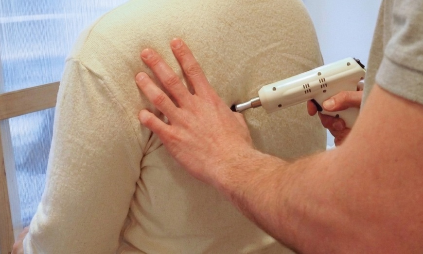 Image 10: Examen postural y ajuste quiropráctico con termografía