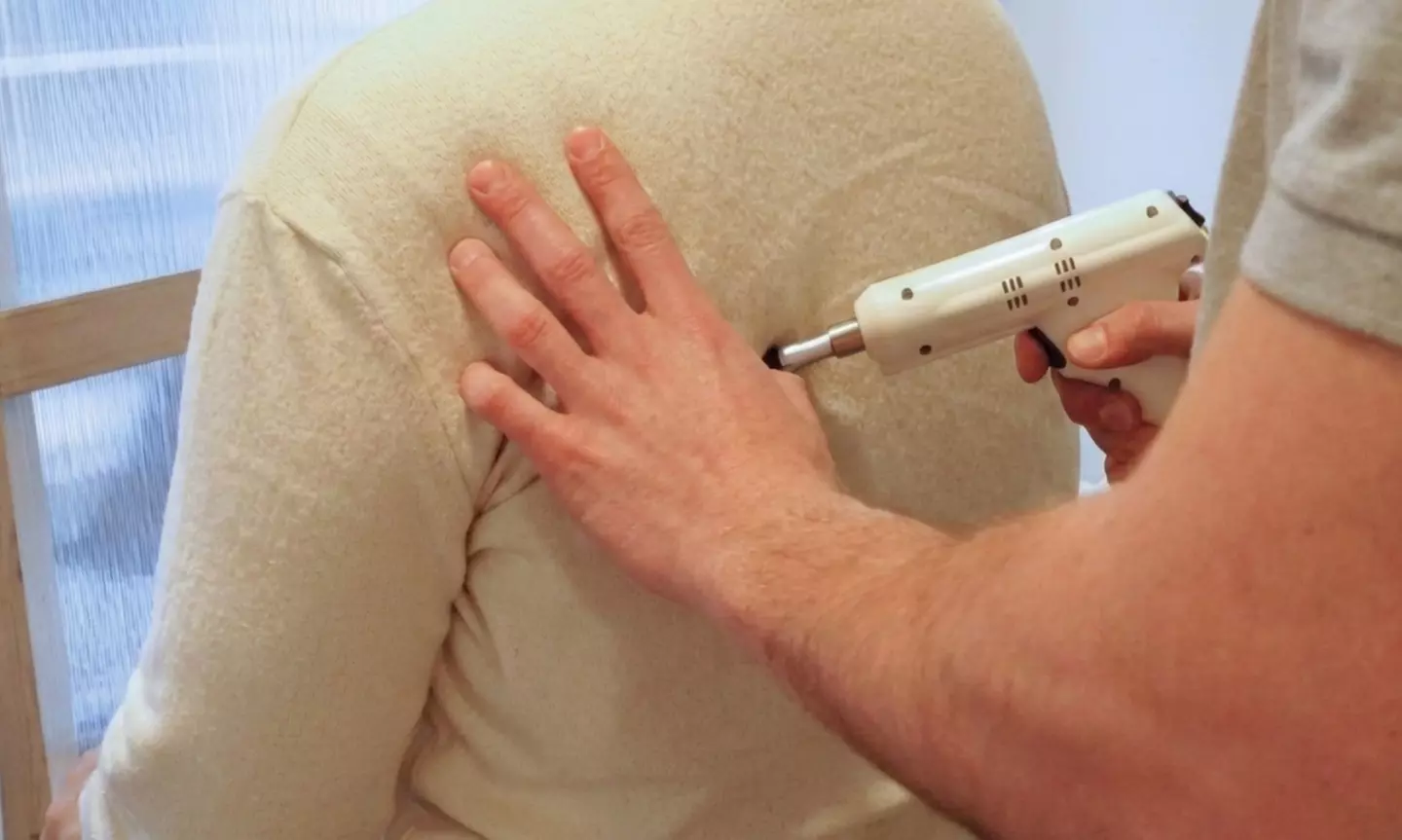 Examen postural y ajuste quiropráctico con termografía