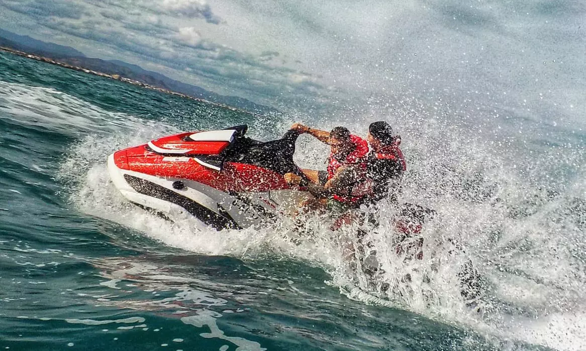 Alquiler de moto de agua para 1 o 2 con duración a elegir