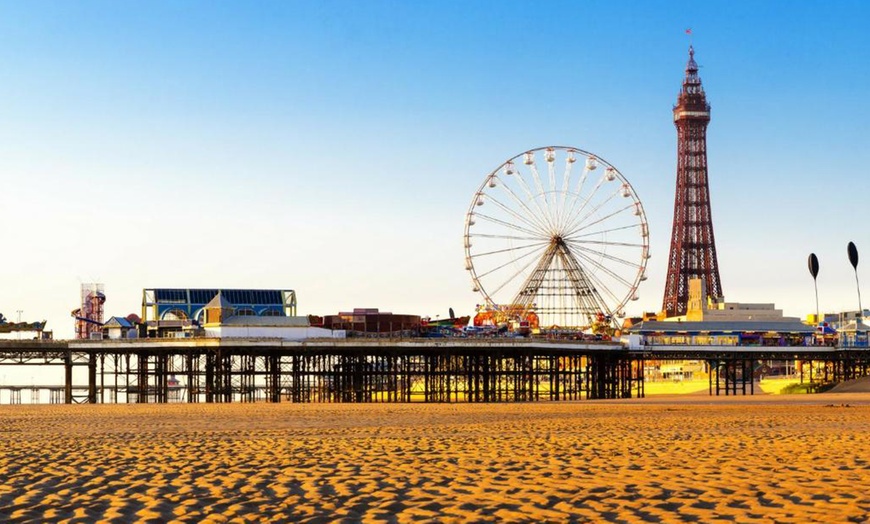 Image 1: Blackpool: Double or Room with Late Check-Out & Optional Breakfast