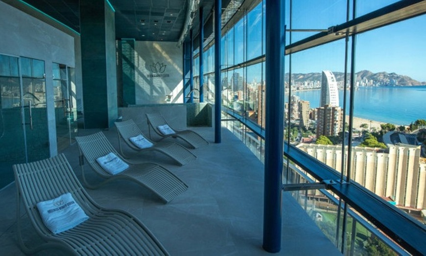 Image 2: Acceso a spa con opción a comida o cena bufé para 2 personas