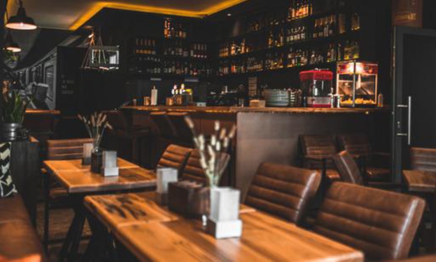 Image 6: Cocktail nach Wahl inkl. Knabberzeug für bis zu 4 Personen