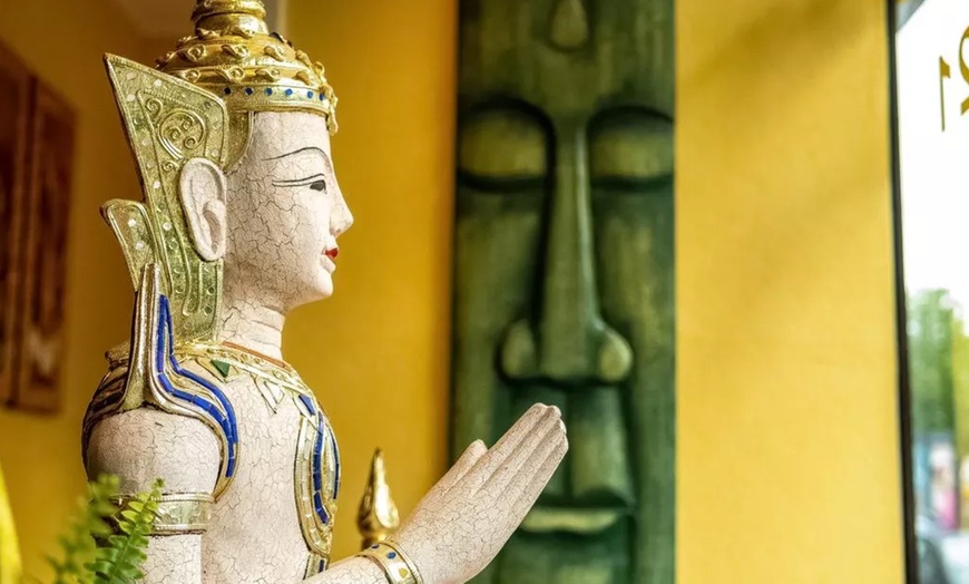 Image 10: Traditionelle Thai-, Aromaöl- oder Rückenmassage für 1 Paar