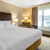 Image 3: North Shore stay near downtown Pittsburgh, sports & riverfront