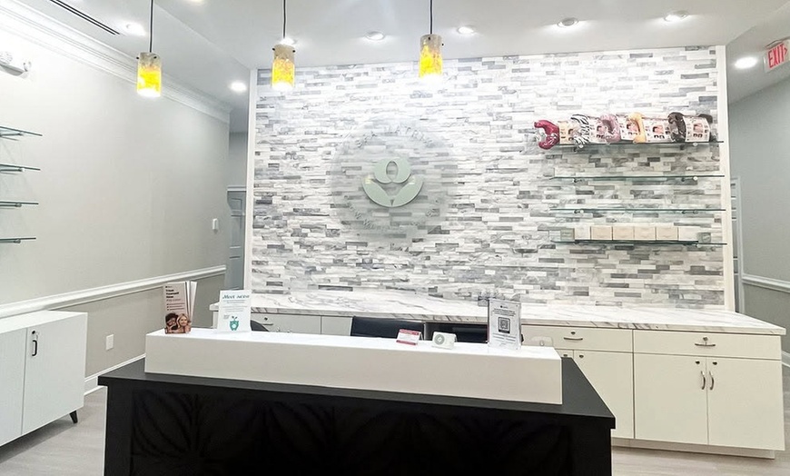 Image 5: Rejuvenate Your Look with 20 or 40 Units of Xeomin Injections
