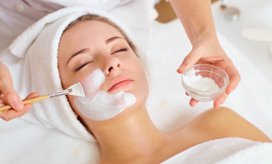 Image 2: 45-Minute Spa Facial w/ Optional Eye / Full Body Deep Tissue Treatment