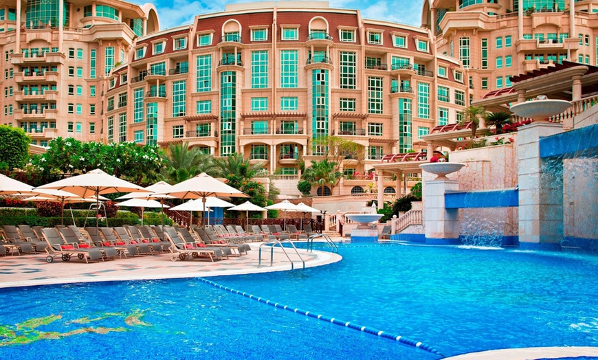 Image 4: Enjoy a 5* Lunch Buffet w/ Pool Access for 1 Child, 1, 2 or 4 Adults 